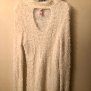 White fuzzy tunic sweater